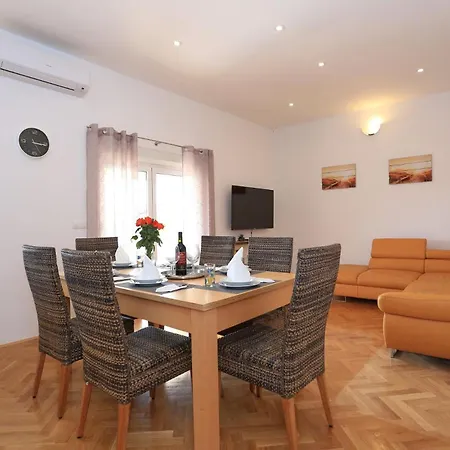 Apartament Jadro